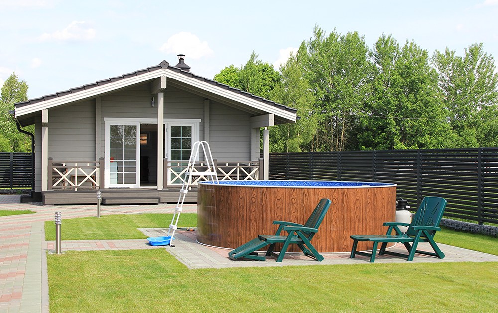 Moderne Sauna mit Pool in Heidelberg